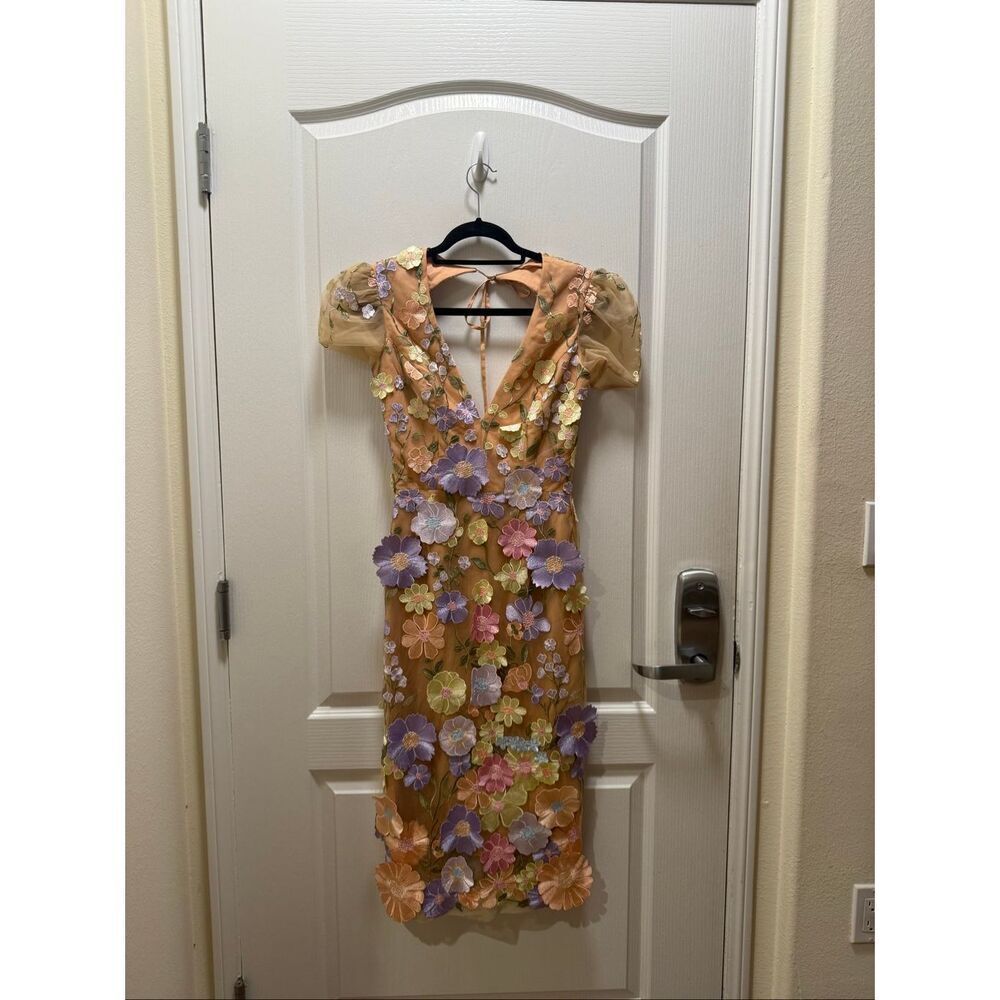 Chic Floral Wedding Dress with Puff Sleeves - Picture 2 of 6